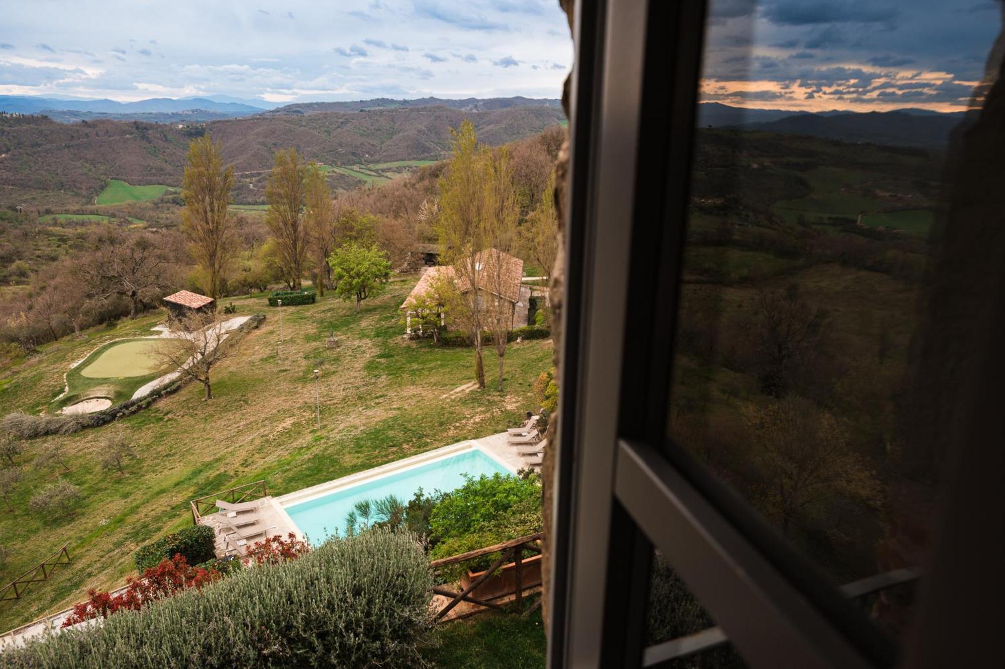 Nikis Resort Gubbio Exterior foto